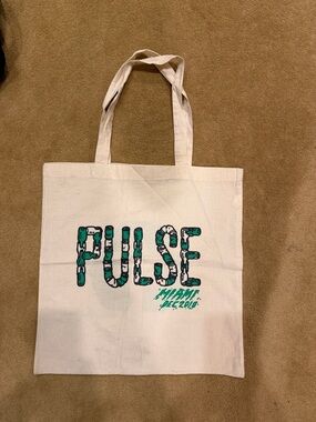 NEW🤩 PULSE ART FAIR TOTE BAG WITH GREEN AND BLACK GRAPHICS , MIAMI DEC 2010